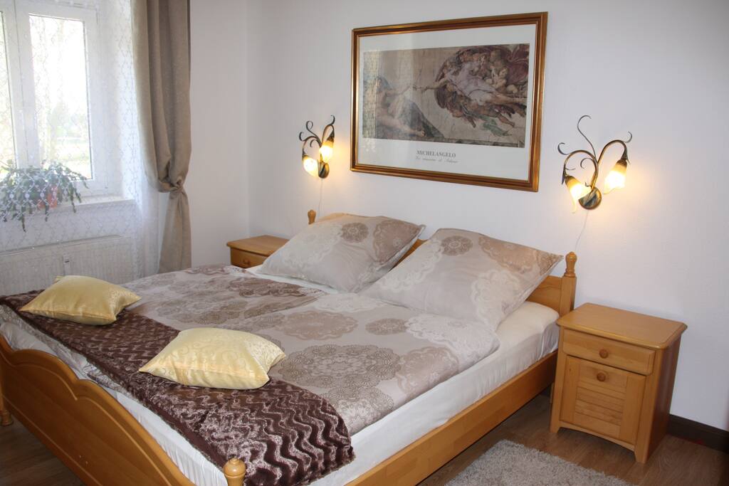 Schlafzimmer 1
