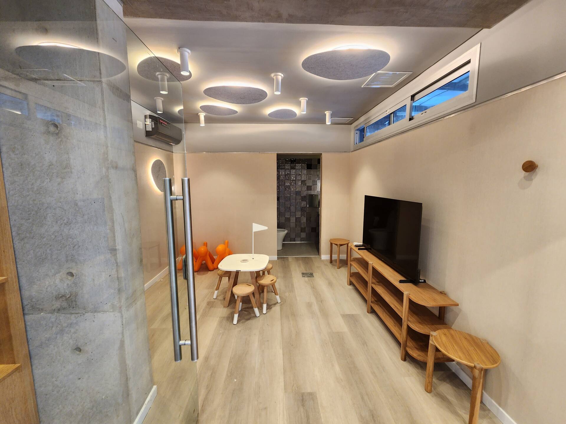 Modern Studio 10 min Movistar Arena A204