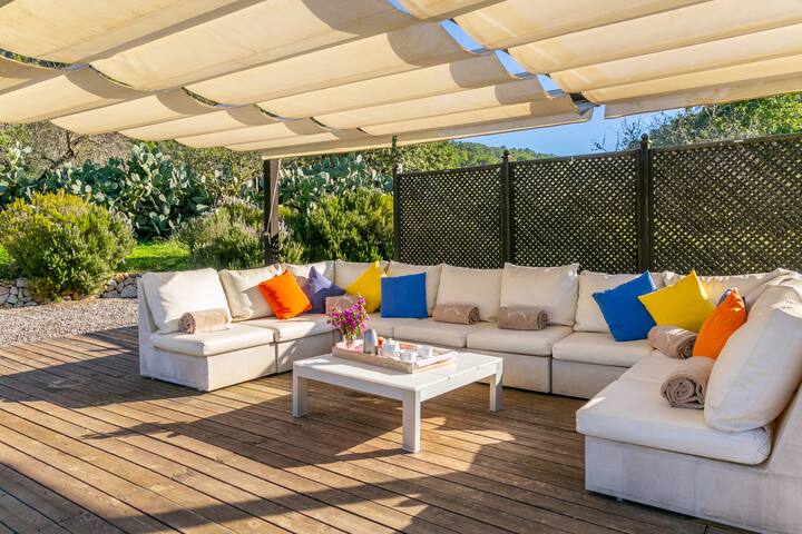 Historical House in Mallorca Up To 12 Guests gallery image 3