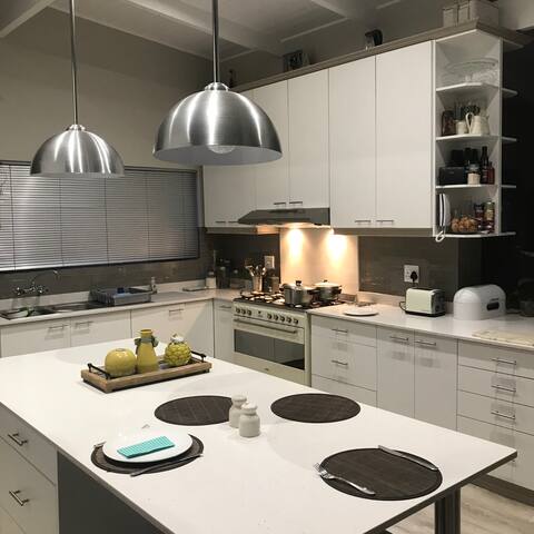 Maka Draai, Modern Open Plan Family living.