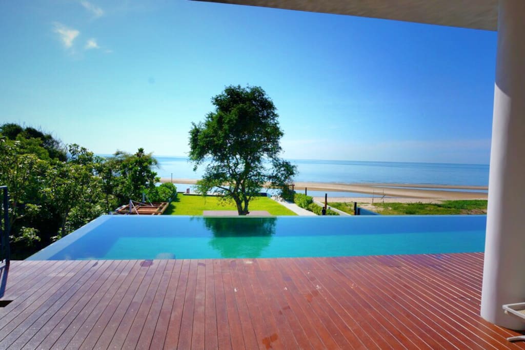 Horizontal jacuzzi pool