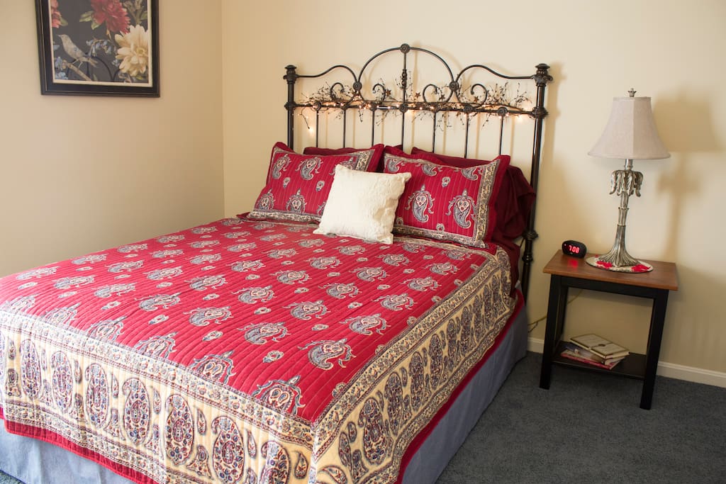 Suite Room with queen bed