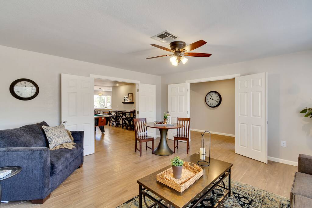 This room gives you several options. It can be used as a bedroom but also gives you an area to gather and relax