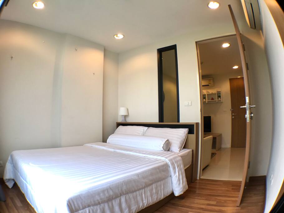 Bedroom with Queen bed