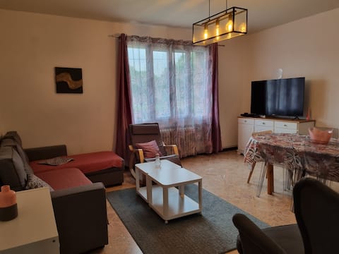 large 4-room apartment between Aix and Marseille