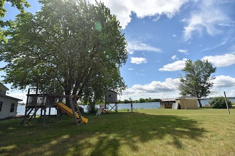 1000 Islands waterfront accommodation