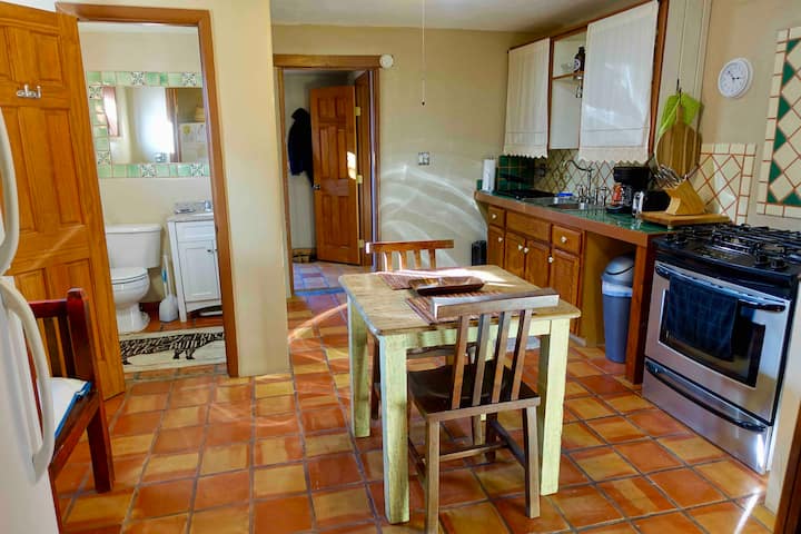 Private Casita W/kitchen Near Downtown & Railyard - Santa Fe, NM
