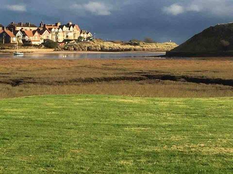 Waterside cottages  with stunning Estuary views