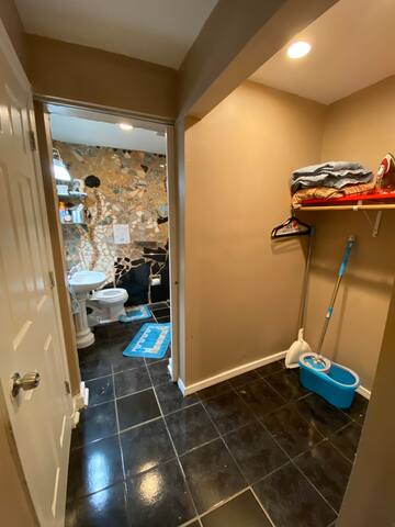 THE CLEAVER BRIGHTON PARK 10 min downtown or mdway gallery image 2