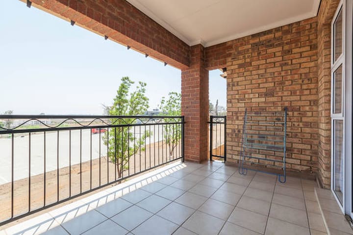Homely apartment with free wifi & Dstv, Midrand