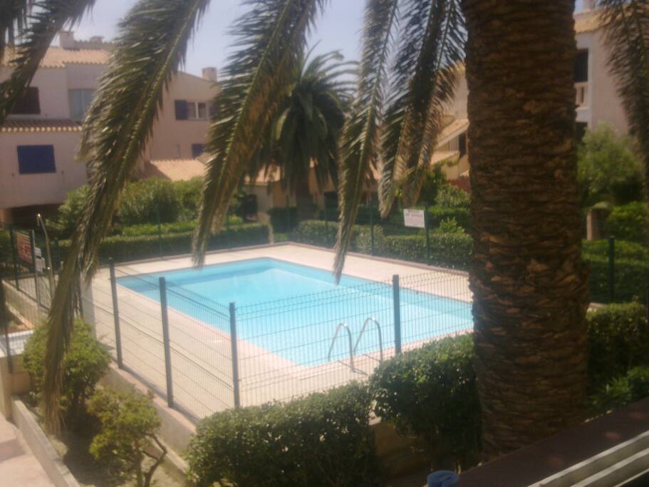 Piscine de la Résidence, au pied de l'appartement, protégée du vent