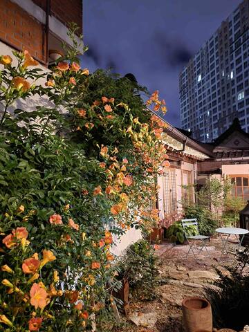 Private Hanok Stay & Zacuzzi in the City