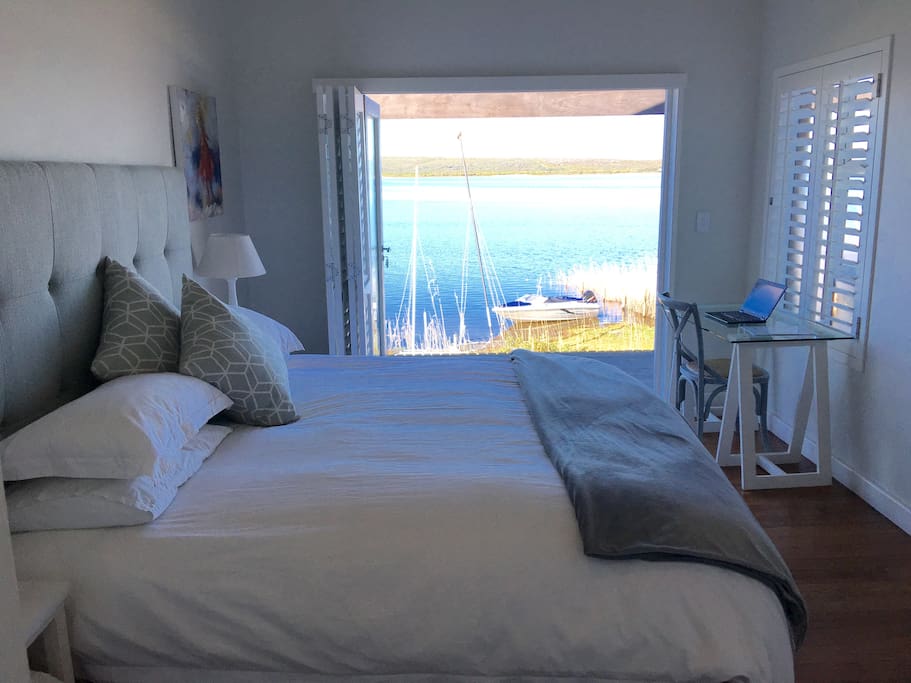 Main bedroom - en suite with dressing room, overlooking lagoon
