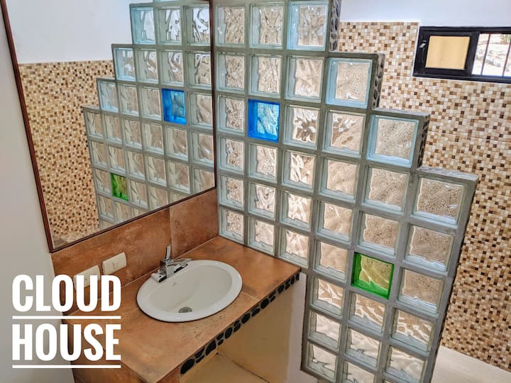 Cloud House: Breathtaking view 10 min from town