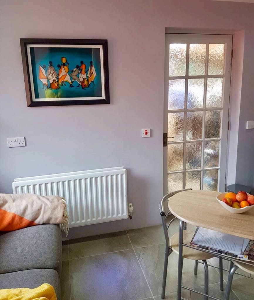 Puedes sentarte, relajarte y descansar después de un día de turismo. 