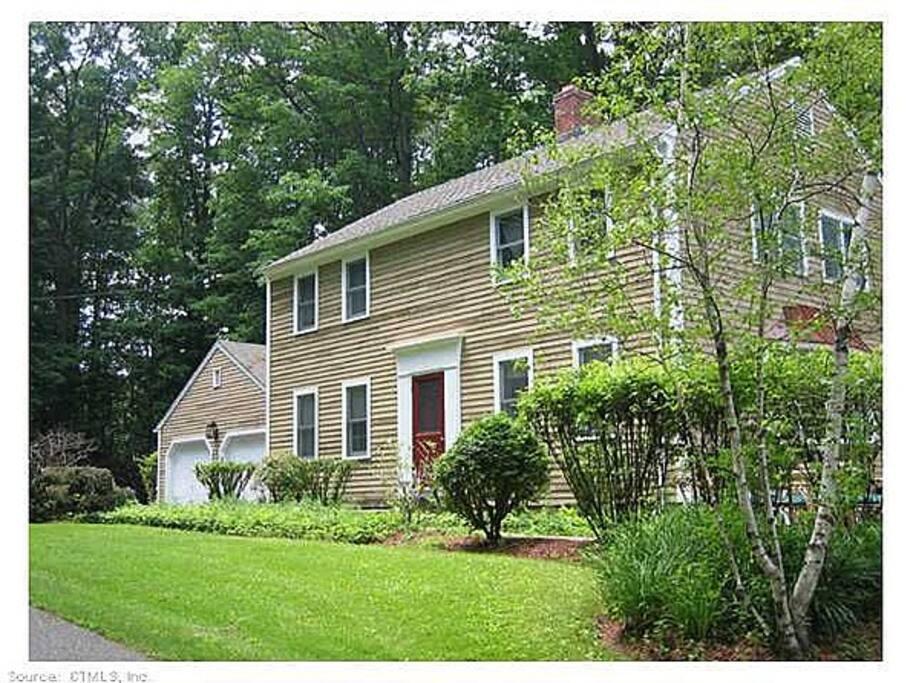 4 bedroom Colonial