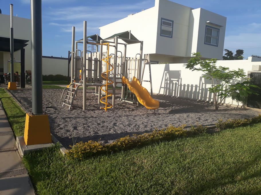 Área de juegos para niñ@s