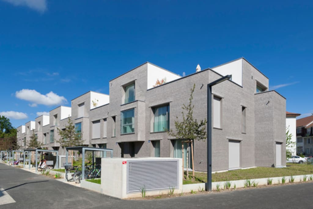 The house is part of a modern environmentally-friendly neighbourhood.