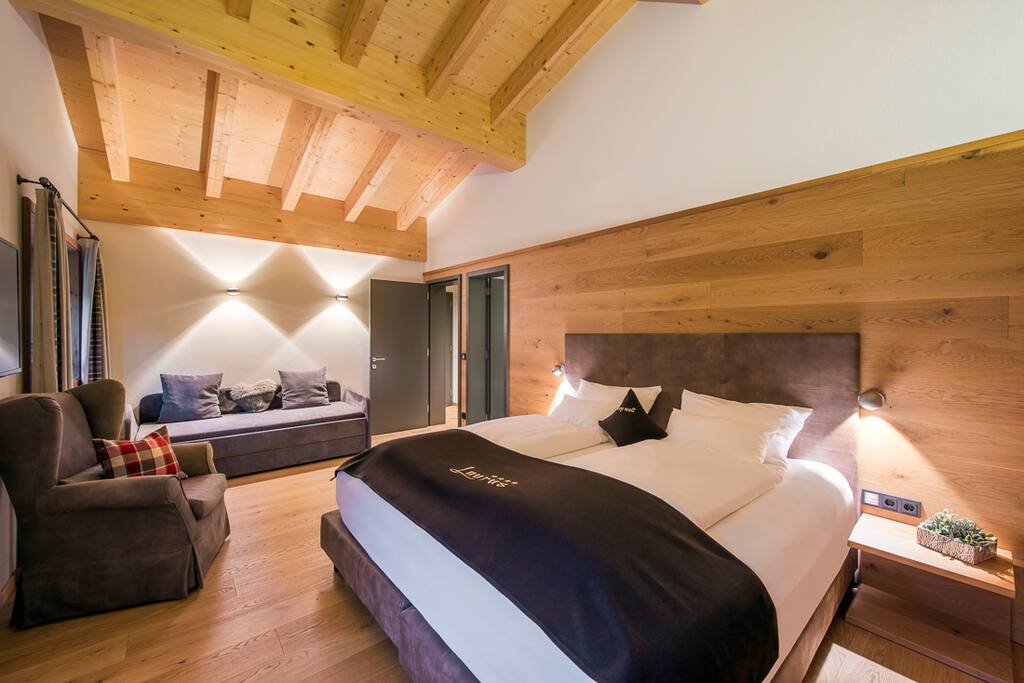 Schlafzimmer 1