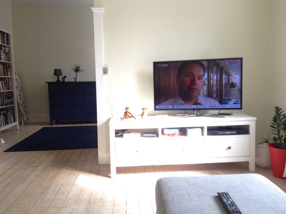 Livingroom - and behind that the bedroom