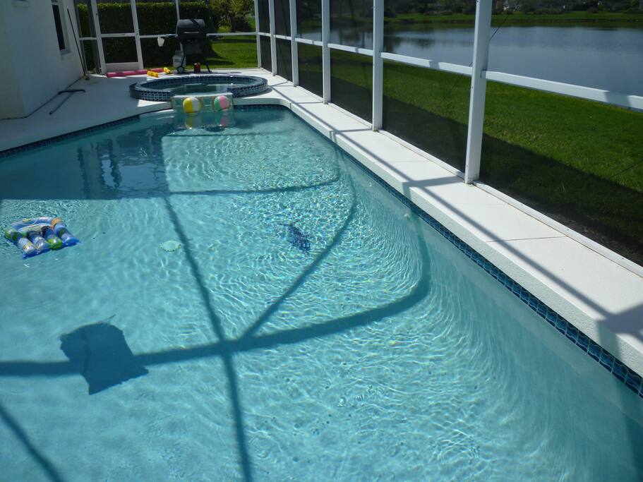 Pool side on looking towards the jacuzzi