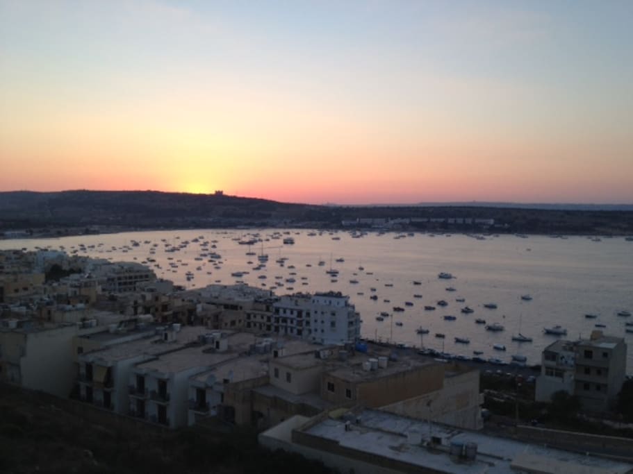 Sonnenuntergang über der Bucht von Mellieha