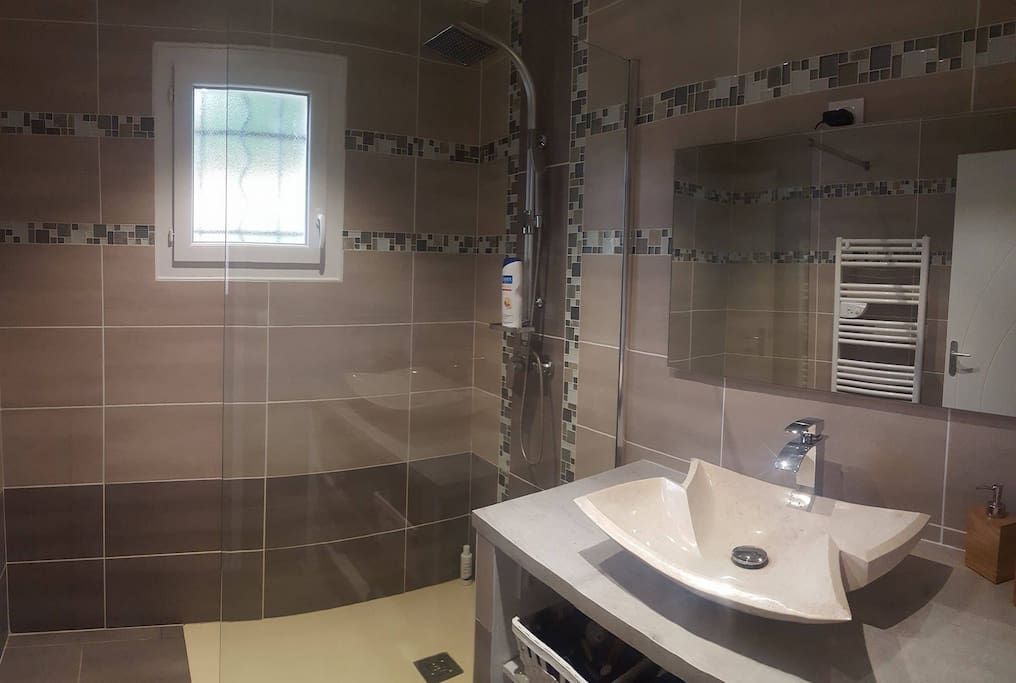 salle de bain partagée