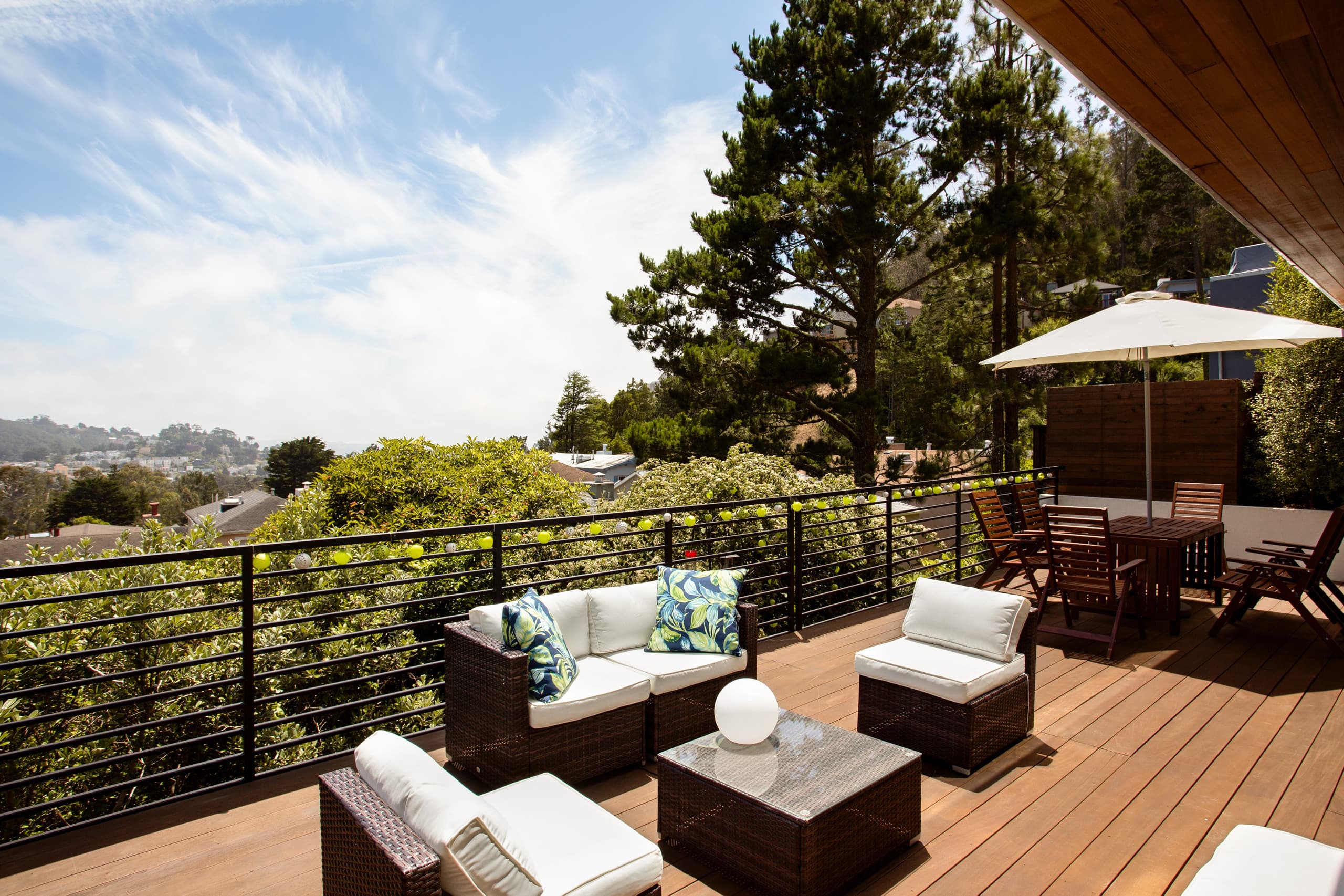 Villa in San Francisco · ★4.6 · 5 bedrooms · 6 beds · 3 baths - Image 4