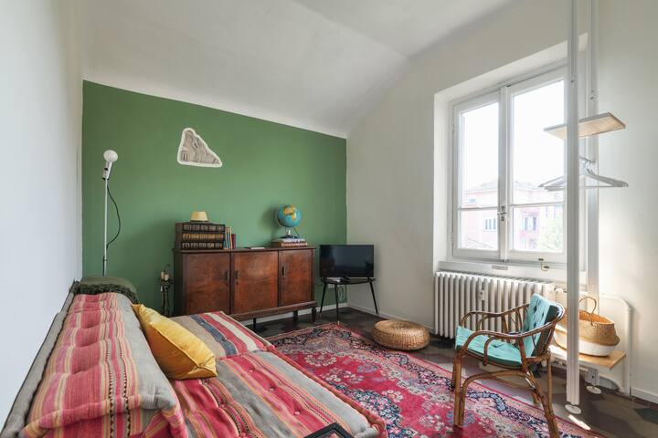 Bright, quiet, cozy home in Città Studi gallery image 2