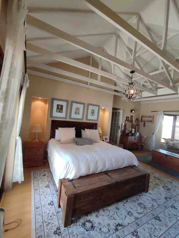 5 Bedroom | Cape Town | Family Home | Pet Friendly gallery image 2