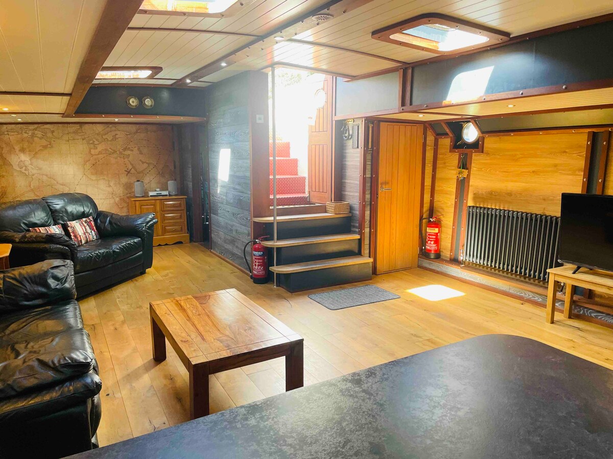 Top performing Airbnb: Thames Sailing Barge Defiance Maidstone in Boxley