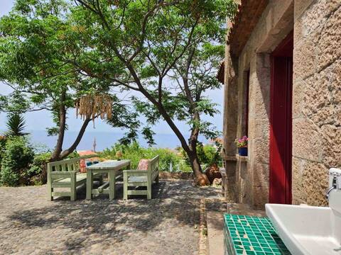Babakale Cumbalı Ev-Entire Stone House w/ sea view