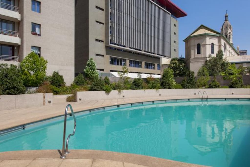 Piscina de uso exclusivo para residentes de edificio