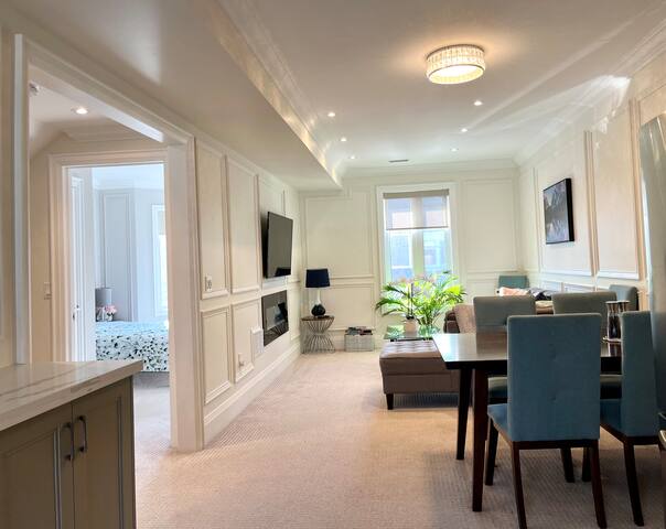 Comfortable Three Bedroom Home , Trinity Bellwoods gallery image 3