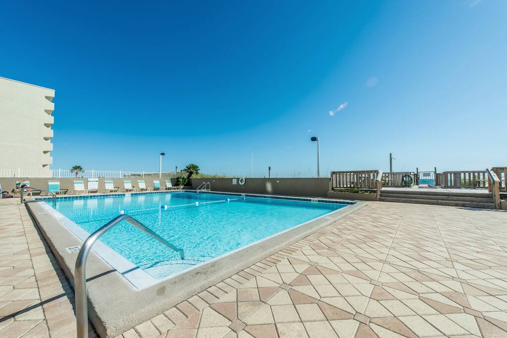 Gulf side pool at Emerald Isle
