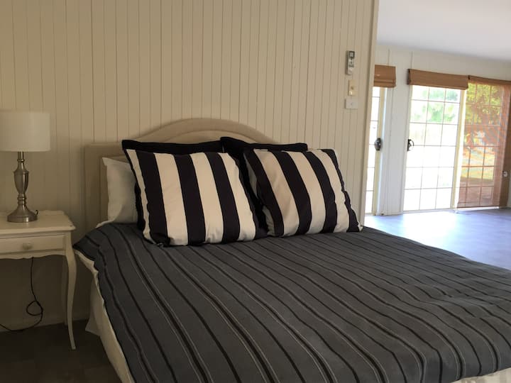 חדר שינה בסטודיו 