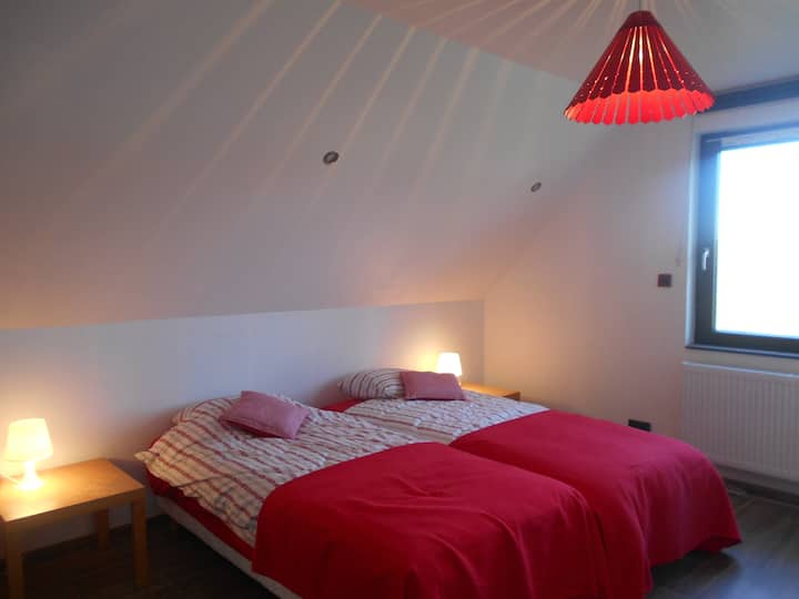 2 ერთადგილიანი ან 1 ორადგილიანი საწოლი - თქვენ გაქვთ თქვენი არჩევანი.