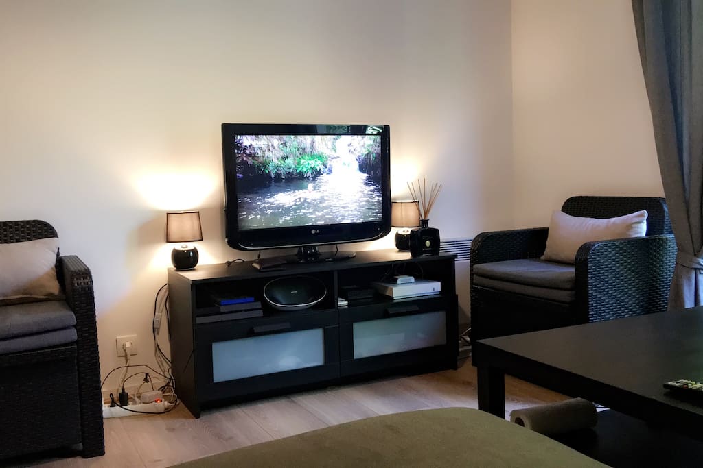 Une TV est disponible au salon
A TV is available in the living room