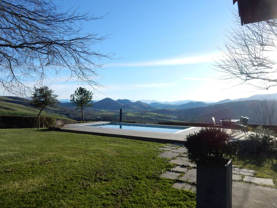 PISCINE ET VUE A 360°