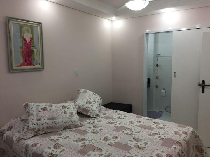 Suite 2 Cama tamaño queen con aire acondicionado