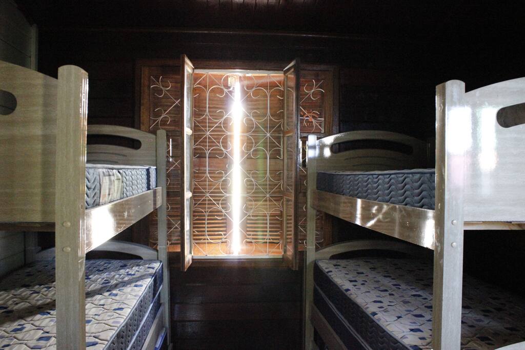 Quarto Compartilhado com banheiro
