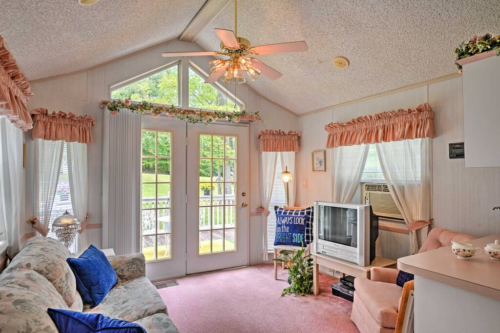 The unit offers expansive windows that give the place a bright and airy feel.
