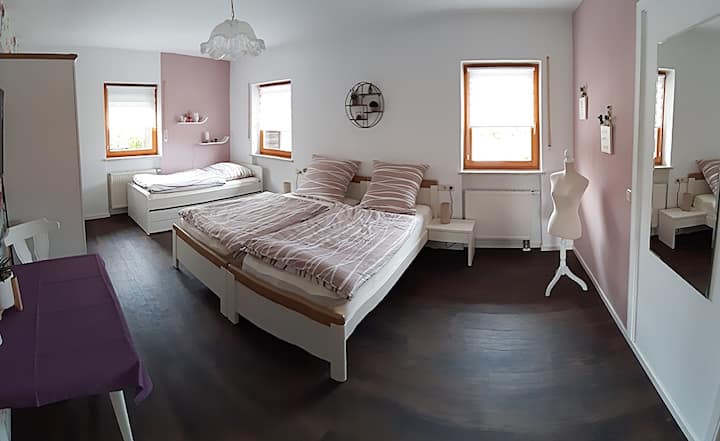 Velika spavaća soba s krevetom na razvlačenje