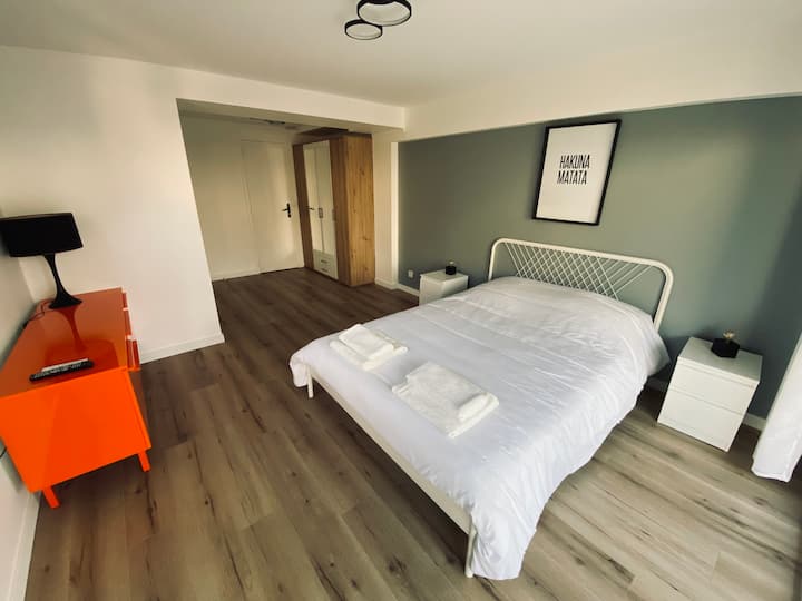 4号卧室： 20平方米宽敞的套房，带套内淋浴间（和卫生间）