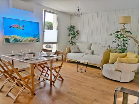 Successful Airbnb property: My comfortable beachfront cabin in La Grande Motte