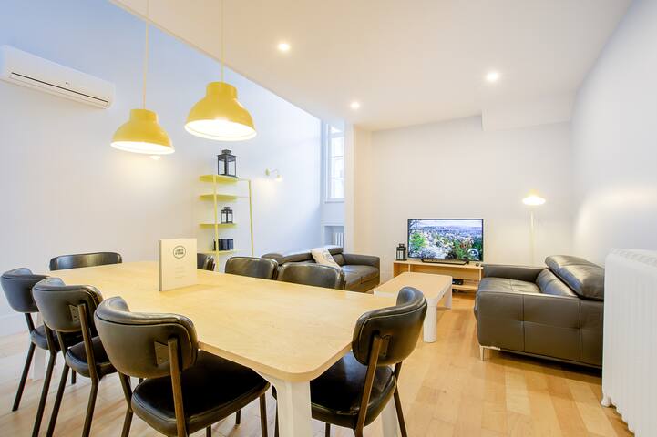 SP109 – Lofts St-Pierre – Par Les Lofts Vieux-QC gallery image 2