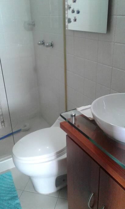 BAÑO INDEPENDIENTE