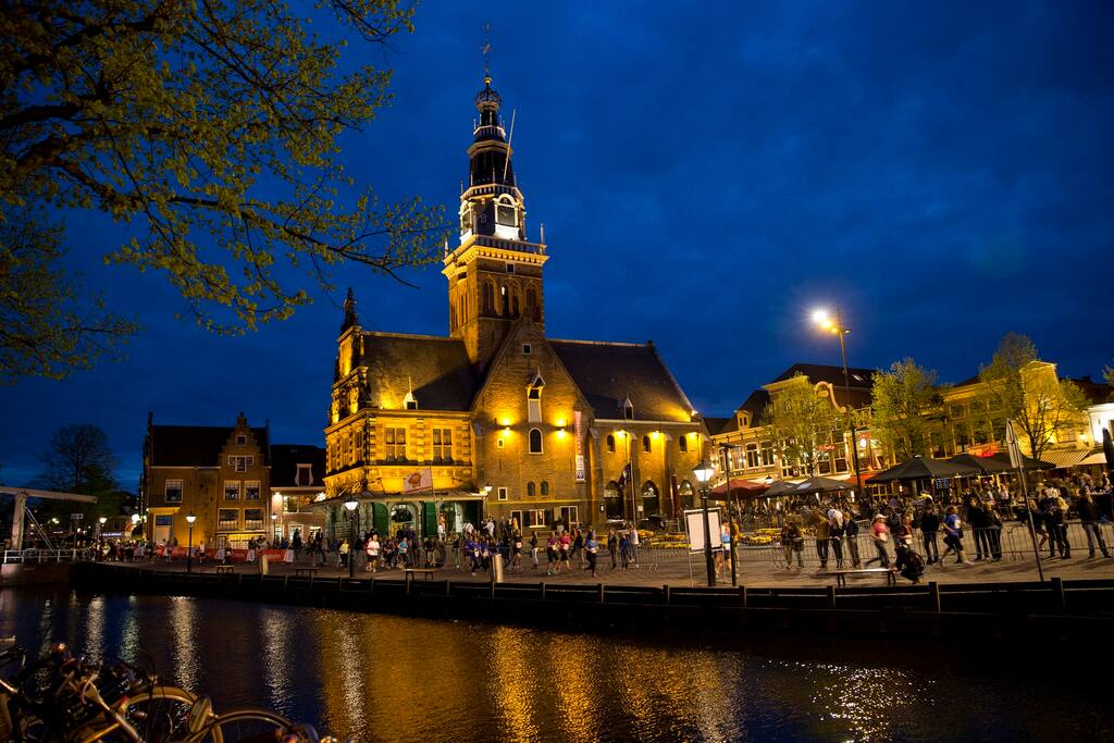 Alkmaar by night