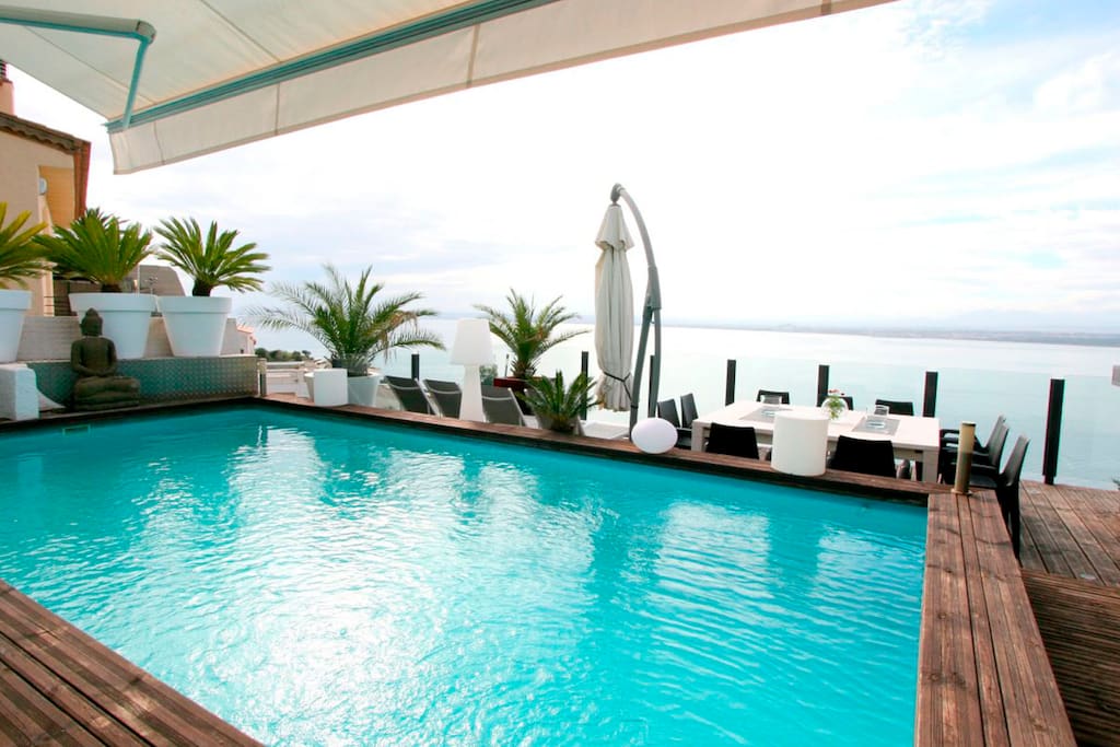 Piscine avec vue mer