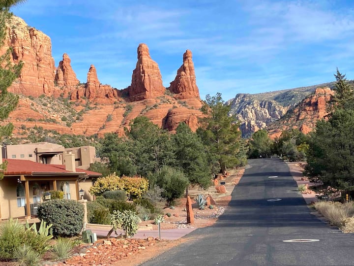 New! Majestic VIEWS, HIKING, Modern Guest Suite Houses for Rent in